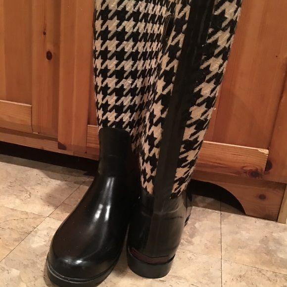 Banana Republic Shoes - Womens winter boots